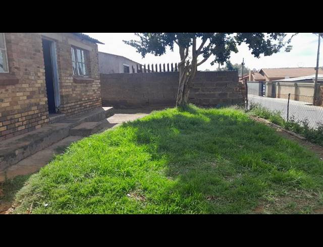 2 BEDROOM HOUSE FOR SALE IN MEADOWLANDS ZONE 2
